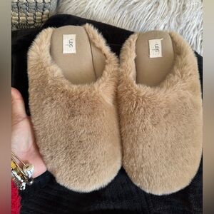 Skin worldwide Women's Tan Fuzzy Slippers size XL new